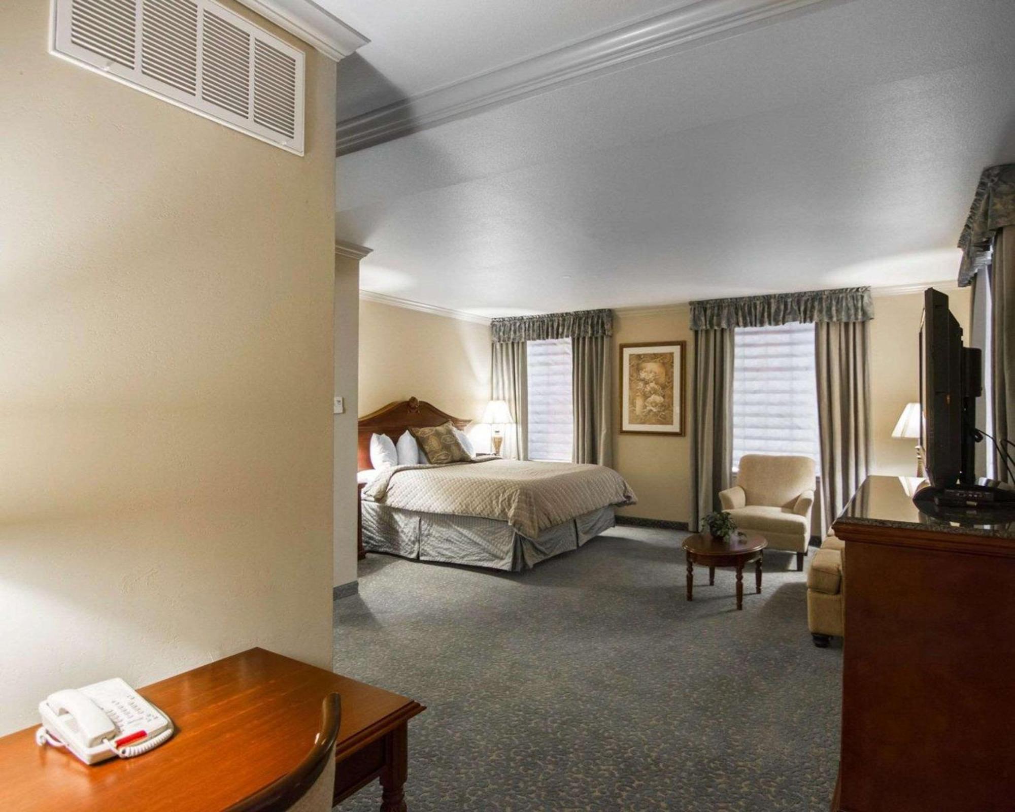 Liberty Hotel, Ascend Hotel Collection Cleburne Extérieur photo