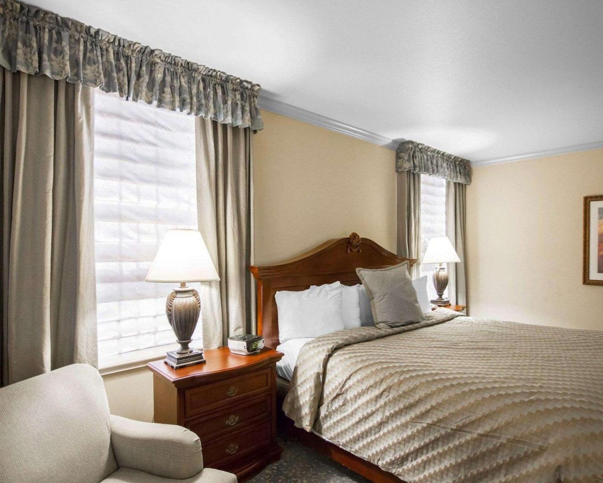 Liberty Hotel, Ascend Hotel Collection Cleburne Extérieur photo